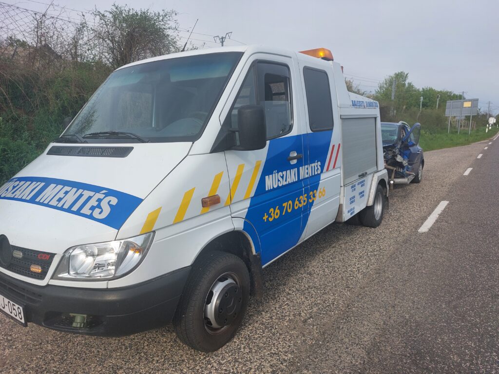 Balaton SOS emelve vontató műszaki mentés közben
